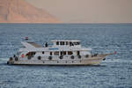 Das Ausflugsboot  Sindbad Sharm  auf dem Roten Meet.