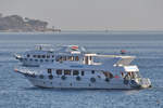 Die Ausflugsboote  Sindbad Sharm  &  El Bana 1  auf dem Roten Meer.