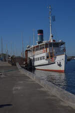 Im Hafen von Roskilde - unweit von Kopenhagen - liegt das Motorschiff Sagafjord.