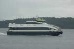 Der Katamaran ,,Tiederose‘‘ IMO: 9510242 fährt in Molde als Linienschiff.