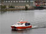 Der Katamaran WRECK HUNTER aus Cork (Irland) ist am 27.04.2017 auf dem River Lee unterwegs. 
