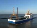 Frachtschiff Frisia VIII erreicht Norddeich Mole, 2.1.2013