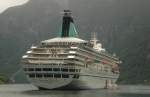 Das Kreuzfahrtschiff MS Artania besuchte am 24.06.2011 den Geirangerfjord.