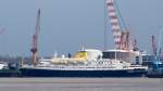 Das Kreuzfahrtschiff Azores am 07.04.2014 vor Bremerhaven. Sie ist 160m lang und 21m breit.