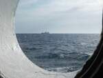 MS ALBATROS passiert am 09.09.2012 ein anderes Schiff.