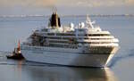 Das 192m lange Kreuzfahrtschiff AMADEA (IMO 8913162) am 31.05.25 eingehend Reykjavik. Das 192m lange Kreuzfahrtschiff AMADEA (IMO 8913162) am 31.05.25 eingehend Reykjavik.