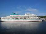 Das Kreuzfahrtschiff AMERA (IMO08700280) am 13.07.2026 im F�hrhafen von Scrabster (Schottland)