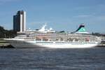 Kreuzfahrtschiff ARTANIA (IMO 8201480); Datum: 12.08.2026; Aufnahmeort: Elbe/Hafen Hamburg, Deutschland.