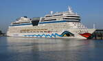 Am Morgen des 01.05.2024 lag die 253 Meter lange Aidamar im Hafen von Warnemünde.