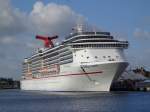 Die Carnival Legend (293 m lang,Indienstst.2002) im Warnemnder Hafen am 30.07.13