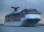 Die Carnival Legend auf dem Weg von Kopenhagen nach Helsinki beim einlaufen in Warnemnde.11.08.2013