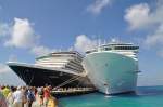 Grand Turk am 19.01.2014 zusammen mit der  Noordam  liegt die Costa  Luminosa  am Inselkay