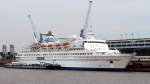 Das Kreuzfahrtschiff Delphin wird am 15.08.2013 in Bremerhaven betankt.