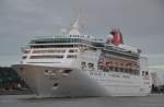 Das Kreuzfahrschiff  Empress von Pullmantur Cruises läuft am 20.07.2012 von Warnemünde aus.