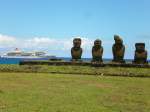Die Moai, die Steinernen Figuren, empfingen MS Europa auf der Osterinsel in der Sdsee.