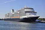 Die  Koningsdam  liegt am 07.09.2016 in Warnemünde.