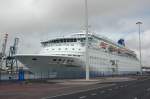 Die Louis Majesty (ehem. Birka 1, Royal Majesty, Norwegian Majesty) wurde 1989 fr die Birka Line in Finnland auf Kiel gelegt. Im Juli 1992 wurde das Schiff feierlich auf den Namen Royal Majesty getauft. Im Mai 1997 bernahm die Norwegian Cruise Line das Schiff, und es wurde auf Norwegian Majesty umgetauft. Im Juli 2008 wurde das Schiff an die Reederei Louis Cruise Lines bergeben. Im Dezember 2009 hat es bei Louis Cruise unter dem aktuellen Namen Louis Majesty den Dienst aufgenommen. Technische Daten: 40876 BRT, Geschwindigkeit 19 Knoten, maximal 1790 Passagiere, 600 Crewmitglieder, Lnge 207 m, Breite 28 m. Gesehen Mitte Dezember 2009 in Arrecife/ Lanzarote.