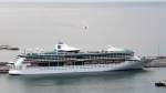 Die Legend of the Seas am 30.10.2013 im Hafen von Barcelona. Sie ist 265m lang, 36m breit und ist Bj. 1995.