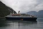 Die  Marco Polo  liegt am 31.7.2014 vor Eidfjord auf Reede.