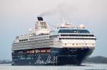 Die Mein Schiff 1 IMO-Nummer:9106297 Flagge:Malta Länge:262.0m Breite:32.0m Baujahr:1996 Bauwerft:Meyer Werft,Papenburg Deutschland auslaufend aus Hamburg vor Schulau Wedel am 05.05.13