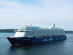 MEIN SCHIFF 6; TUI Cruises, Stockholm am 07.07.21, gesehen von Bord der VIKING CINDERELLA