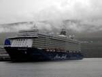Die 294m lange MEIN SCHIFF 3 am 29.05.25 in Akureyri.