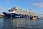Die Mein Schiff 7 auf ihrer 2 tägigen Ostsee Tour ab/bis Warnemünde beim Auslaufen am Abend des 19.09.2025 in Warnemünde neben an fuhren Warnowstar und Käpp n Brass bis zu den
