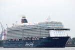 Die MEIN SCHIFF 4 IMO-Nummer:9678408 Flagge:Malta Länge:294.0m Breite:39.0m Baujahr:2015 Bauwerft:Meyer Turku,Turku Finnland auslaufend aus Hamburg vom Fähranleger Teufelsbrück