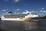 Kreuzfahrtschiff NORWEGIAN SKY (IMO 9128532); Eigner/Betreiber: NCL; Datum: 07.05.2026; Aufnahmeort: Elbe/Hafen Hamburg, Deutschland.