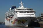 Kreuzfahrtschiff NORWEGIAN SKY (IMO 9128532);  Eigner/Betreiber: NCL; Datum: 29.04.2026; Aufnahmeort: Elbe/Hafen Hamburg, Deutschland.
