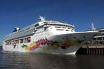 Kreuzfahrtschiff NORWEGIAN SKY (IMO 9128532); Eigner/Betreiber: NCL; Datum: 29.04.2026; Aufnahmeort: Elbe/Hafen Hamburg, Deutschland.