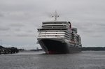 Am 12.6.2016 lag die Queen Elizabeth am Kieler Ostseekai, den sie soeben verlässt. Nachdem sie in der Kieler Förde gedreht hat, wird sie Kurs auf Skagen nehmen.