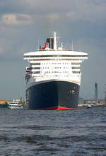 Die Queen Mary 2 läuft am 12.05.2013 aus dem Hamburger Hafen aus