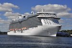 Die  REGAL PRINCESS  liegt am 20.07.2016 in Warnemünde am LP8.