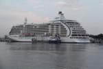 Die SEVEN SEAS VOYAGER lag am 27.07.2014 leider nicht so gut im Hafenbecken von Warnemnde.