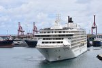 LAS PALMAS DE GRAN CANARIA (Provinz Las Palmas), 20.03.2016, Kreuzfahrtschiff The World läuft ein; The World ist das erste als Privatresidenz ausgestattete Seeschiff; die Bewohner leben an Bord, während das Schiff die Weltmeere befährt und sich in den meisten Häfen zwei bis drei Tage aufhält -- Baujahr: 2002 / Flagge: Bahamas / IMO/MMSI: 9219331/311213000