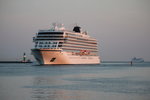 noch vor Sonnenaufgang kamen die Viking Star,MSC Opera und Aidamar in Warnemünde an.07.05.2016