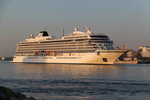 Bei bestem Wetter zeigte sich die Viking Star am 07.05.2016 im Hafen von Warnemünde