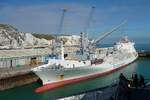 Containerschiff  Baltic Clipper  wird im Hafen von Dover beladen, 11.9.16