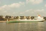 1992 i Hamburg, die PING QUAN der  Guangzhou Ocean Shipping Company  = COSCO, ist Bj. 84 mit 15300 tdw auslaufend, Hhe Finkenwerder.
Das Schiff wird im 'Lloyd's Shipping Index' v 93 als Khlschiff gefhrt.