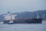 Der Bulker Grain Express IMO-Nummer:9284910 Flagge:Marshall Inseln Lnge:225.0m Breite:32.0m Baujahr:2004 Bauwerft:Tsuneishi Shipbuilding,Tokio Japan nach Hamburg einlaufend am 03.01.11