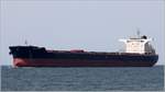 Die 2011 gebaute POLYMNIA (IMO 9447976) am 21.04.2017 auf dem Tejo bei Lissabon-Belem. Dieser Bulker ist 291,80 m lang und 45 m breit, hat eine GT/BRZ von 92.183 und eine DWT von 175.800 t. Heimathafen ist Valletta (Malta).