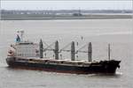 Die 2011 gebaute PACIFIC JOURNEY (IMO 9590955) fährt am 20.06.2017 Höhe Bremerhaven weserabwärts. Dieser Bulker ist 179,97 m lang und 29,80 m breit, hat eine GT/BRZ von 23.264 und eine DWT von 38.225 t. Flagge und Heimathafen ist Panama.