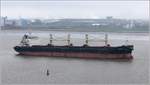 Die 2011 gebaute PATMOS JOHN (IMO 9588536) fährt Höhe Bremerhaven weserabwärts. Der Bulker ist 189,99 m lang und 32,26 m breit, hat eine GT/BRZ von 33.042 und eine DWT von 56.633 t. Heimathafen ist Majuro (Marshall Islands). Frühere Namen: WIKING, PORTOROZ. 11.04.2021