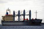 Der unter der Flagge der Bahamas fahrende Bulker Sunrise IMO-Nummer:9393620 Lnge:178.0m Breite:29.0m Baujahr:2009 Bauwerft:Saiki Heavy Industries,Oita Japan beim einlaufen nach Hamburg am 19.03.11