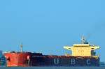 Der Bulker UBC Oristano IMO-Nummer:9463657 Flagge:Gibraltar Länge:260.0m Breite:42.0m Baujahr:2011 Bauwerft:Dayang Shipbuilding,Yangzhou China nach Hamburg einlaufend am 23.10.15 aufgenommen in