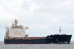 XIN HAI IMO-Nummer:9500950 Flagge:Marshallinseln Länge:225.0m Breite:32.0m Baujahr:2012 Bauwerft:Huangpu Shipbuilding,Guangzhou China vor Cuxhaven am 10.07.25