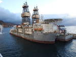 Die Bohreinheiten  Ensco DS 5  zusammen mit ihrem Schwesterschiff  Ensco 4  IMO 9459943 im Hafen von Santa Cruz de Teneriffa am 12.11.2016