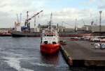 Das 60m lange Offshore Schiff GLOMAR WORKER am 08.11.23 in Rostock