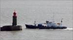 Die 1964 gebaute LEV TAIFUN (IMO 8650382) steuert am 30.06.2014 die Geestemündung in Bremerhaven an. LEV steht für lowest emission vessel. Es handelt sich um den ehemaligen Tonnenleger JOHANN GEORG REPSOLD. Das Schiff wird jetzt für die Fahrten zum Leuchtturm Roter Sand eingesetzt, um die Übernachtungsgäste dorthin zu bringen.